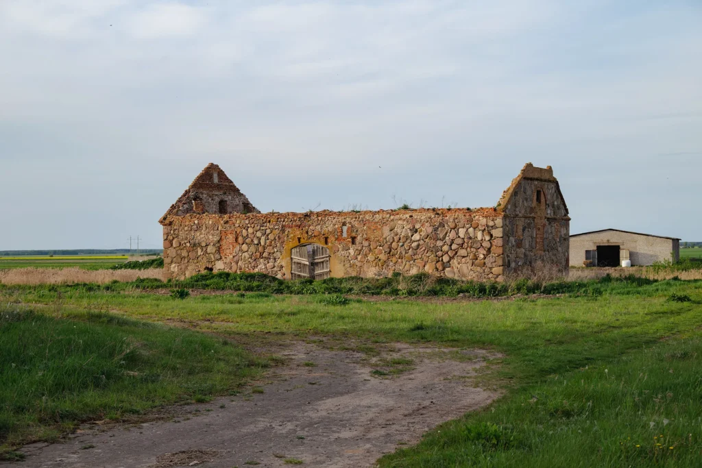 Старинные хозяйственные постройки в Бенице, Беларусь