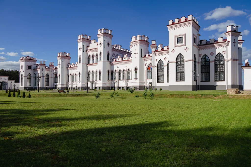 Задний фасад усадьбы Пусловских, Коссово, Беларусь