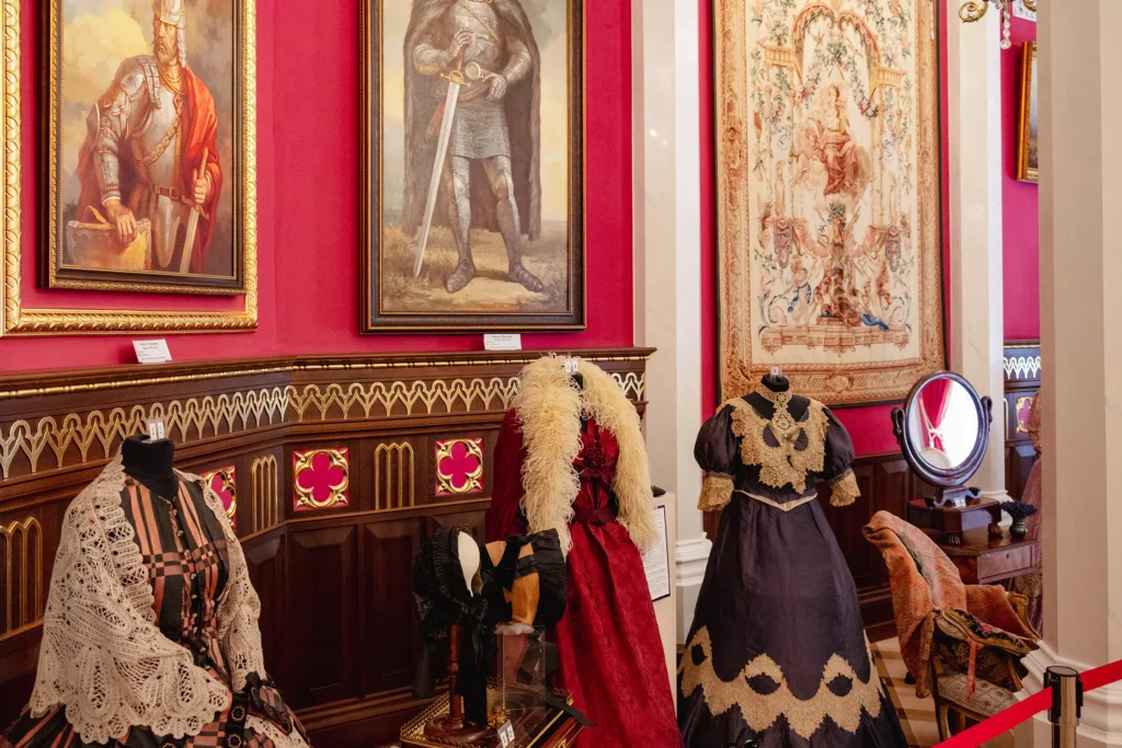 Внутри дворца Пусловских в Коссово, Беларусь