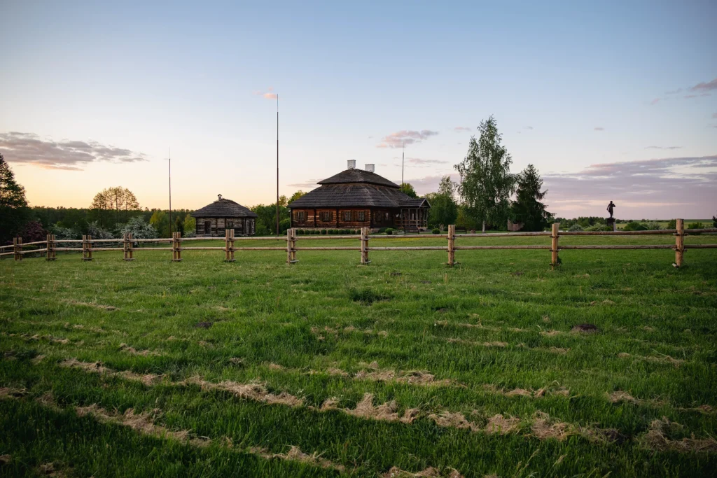Усадьба Костюшко в вечерний час в Коссово, Беларусь
