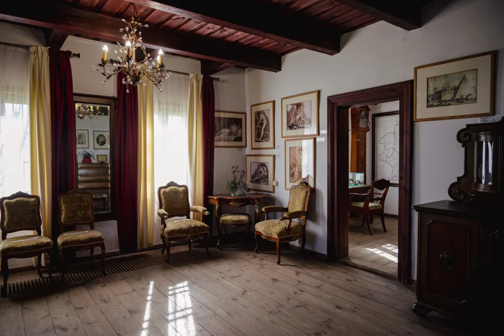 Внутри усадьбы Костюшко в Коссово, Беларусь