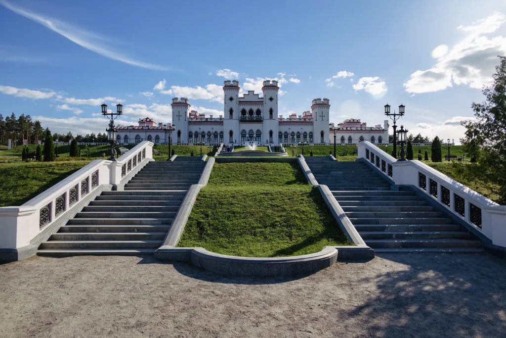 Парадная лестница Коссовского замка, Коссово, Беларусь
