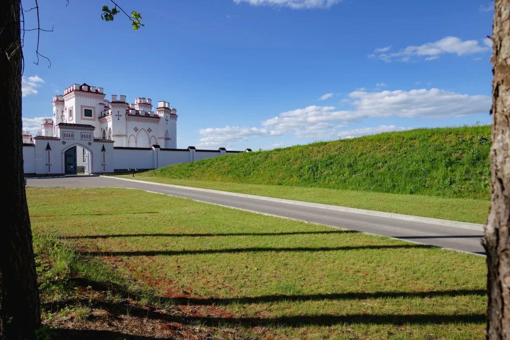 Брама Коссовского замка, Беларусь