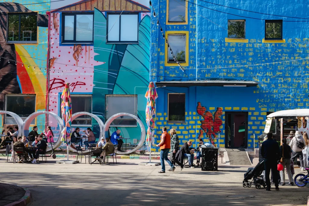 Места для еды на Лучшей улице в Минске, Беларусь