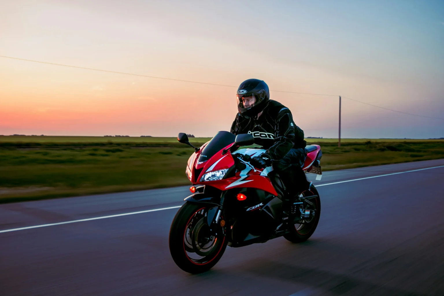Фестиваль MOTO SILICHY в Силичах Мотоциклист на мотоцикле