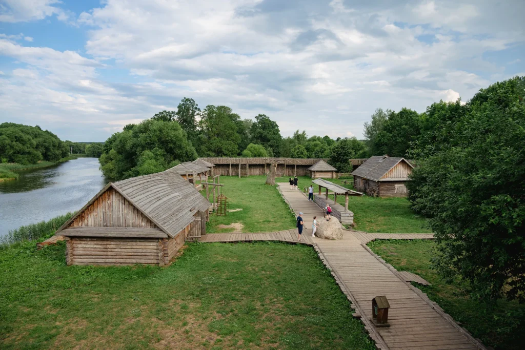 Средневековое городище в комплексе "Дукорский маёнтак", Дукора, Беларусь