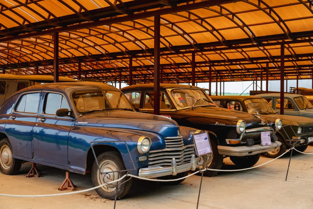 Выставка ретроавтомобилей и мотоциклов в "Дукорском маёнтке", Дукора, Беларусь