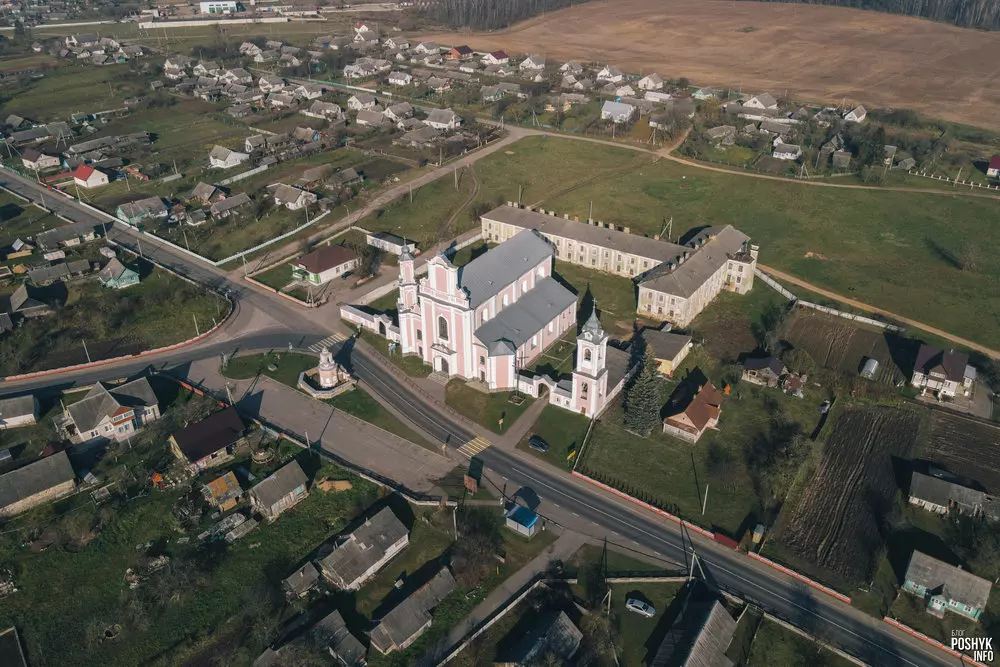 Костел Святых Петра и Павла: нестандартный памятник барокко в Борунах