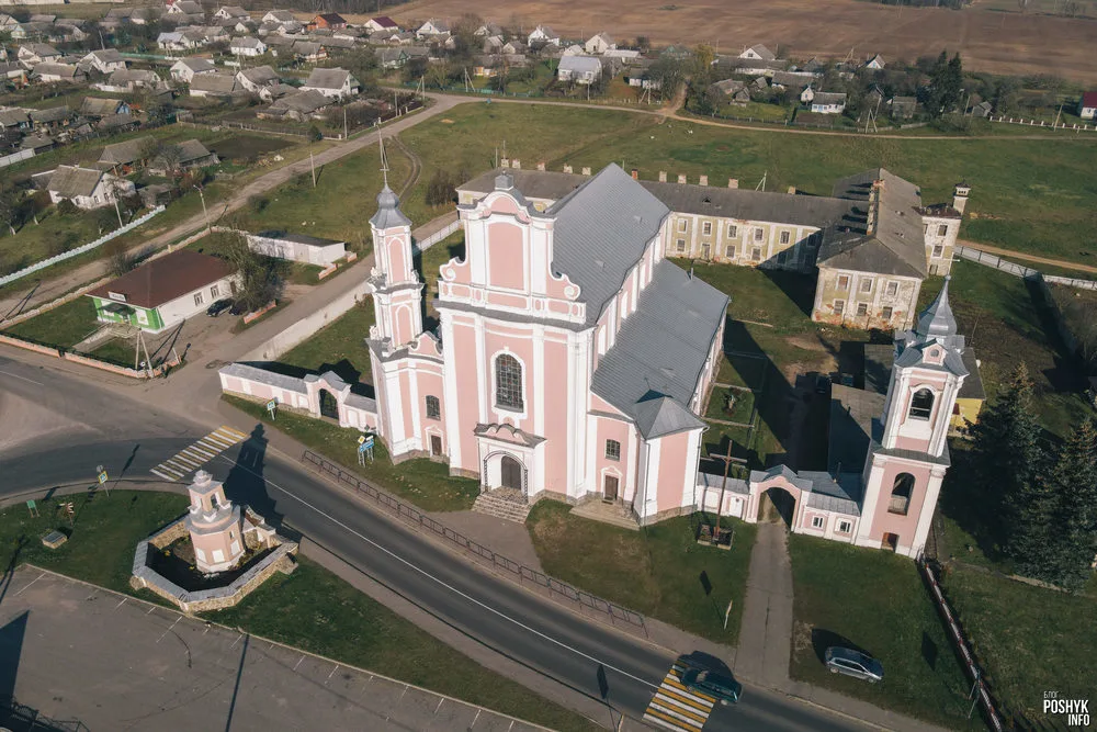 Костел Святых Петра и Павла: нестандартный памятник барокко в Борунах