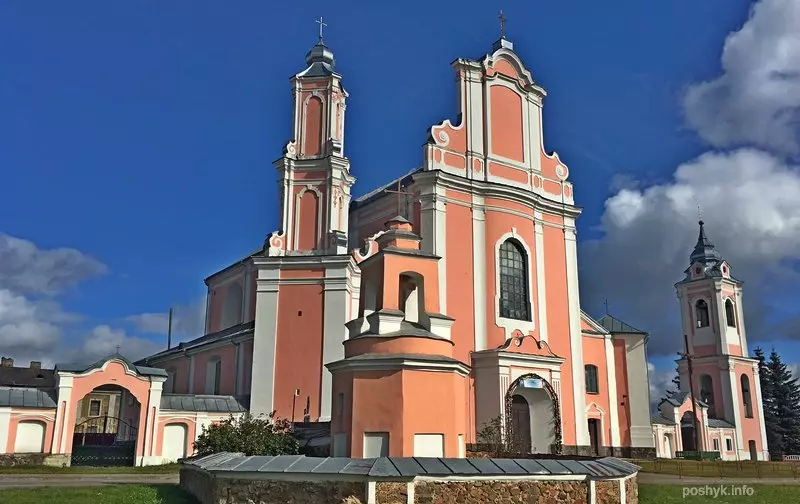 Костел Святых Петра и Павла: нестандартный памятник барокко в Борунах