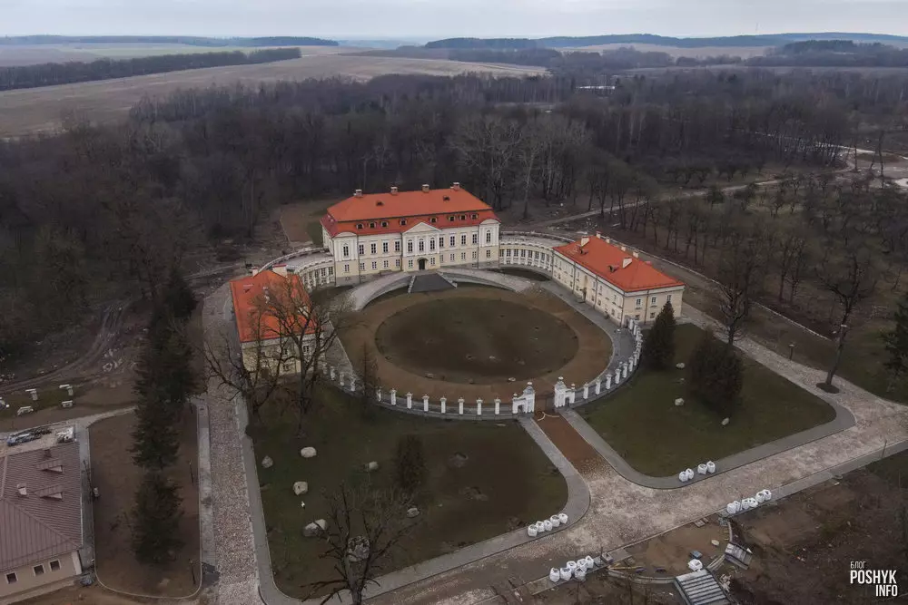 Дворцово-парковый комплекс в Святске: роскошное наследие рода Воловичей