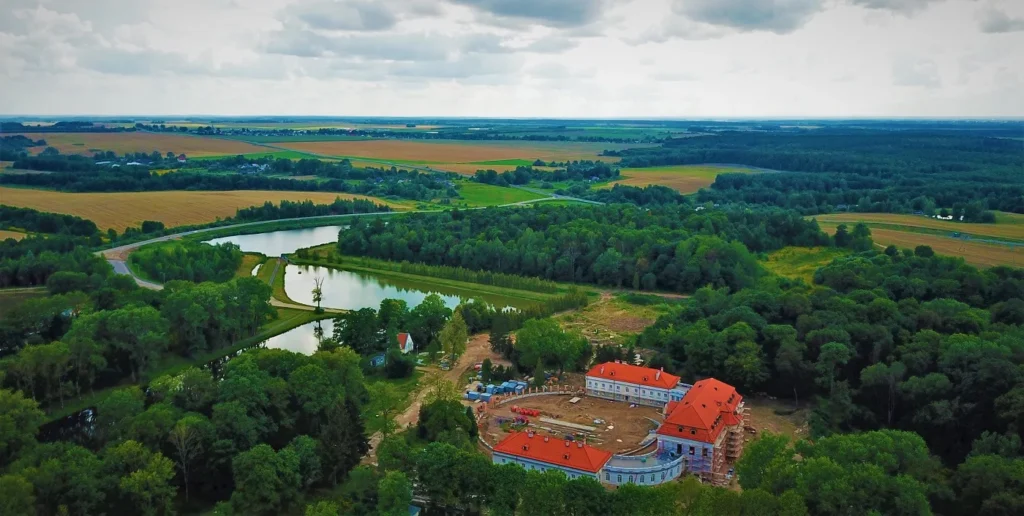 Дворцово-парковый комплекс в Святске: роскошное наследие рода Воловичей