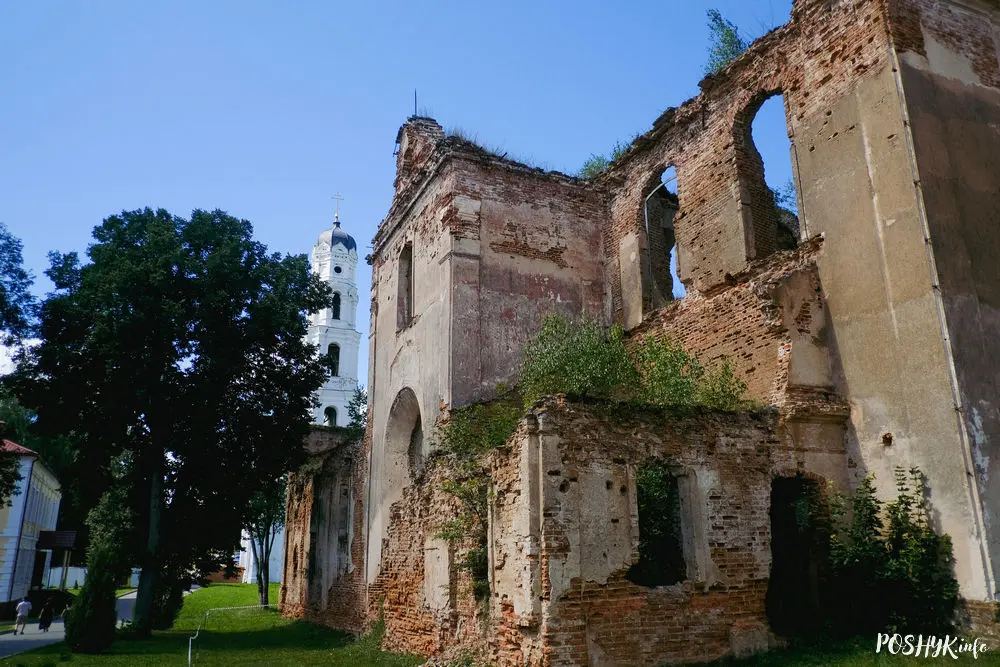 Древний православный монастырь в Пустынках: уникальное место, пропитанное стариной