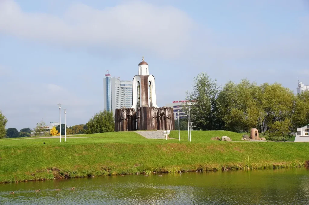 Остров слёз в Минске: мемориальный комплекс, который нужно увидеть 