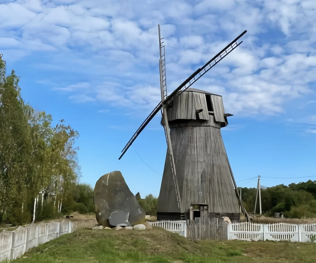 Хутор Миколин Остров и единственная действующая ветряная мельница в Беларуси