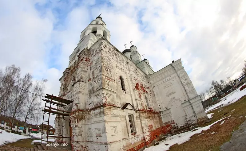 Едем в Уллу: красивая церковь Троицы Живоначальной