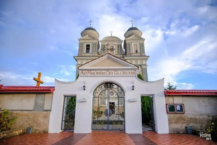 Великолепный памятник архитектуры в Лучае: костел Святого Тадеуша
