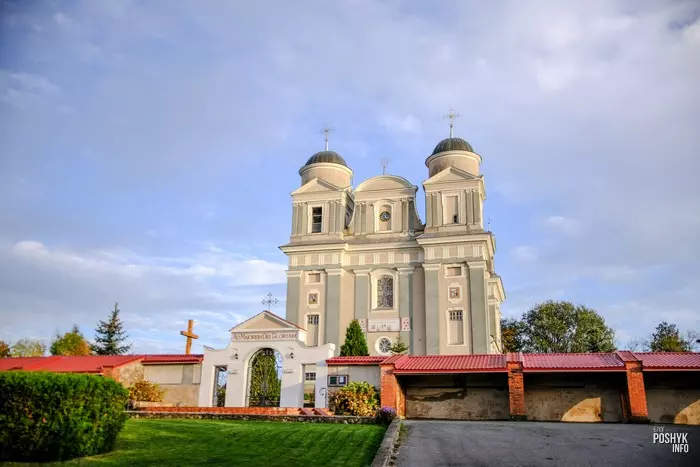 Великолепный памятник архитектуры в Лучае: костел Святого Тадеуша