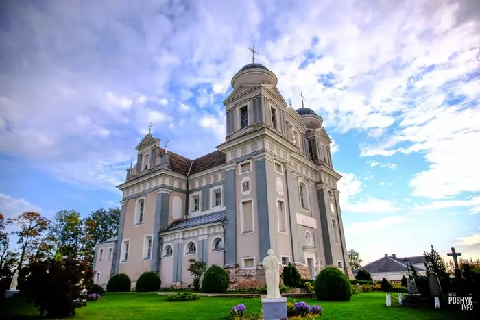 Великолепный памятник архитектуры в Лучае: костел Святого Тадеуша
