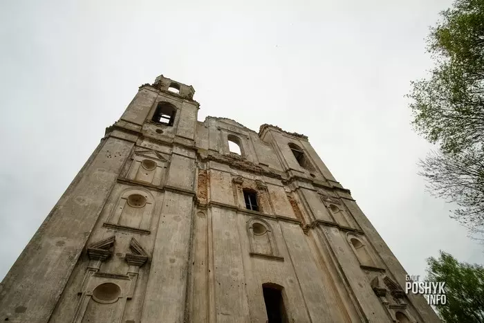 Исчезающая красота: костел Святой Вероники в Селище