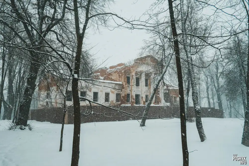 Заброшенная усадьба Слотвинских и костел: исследуем Рованичи